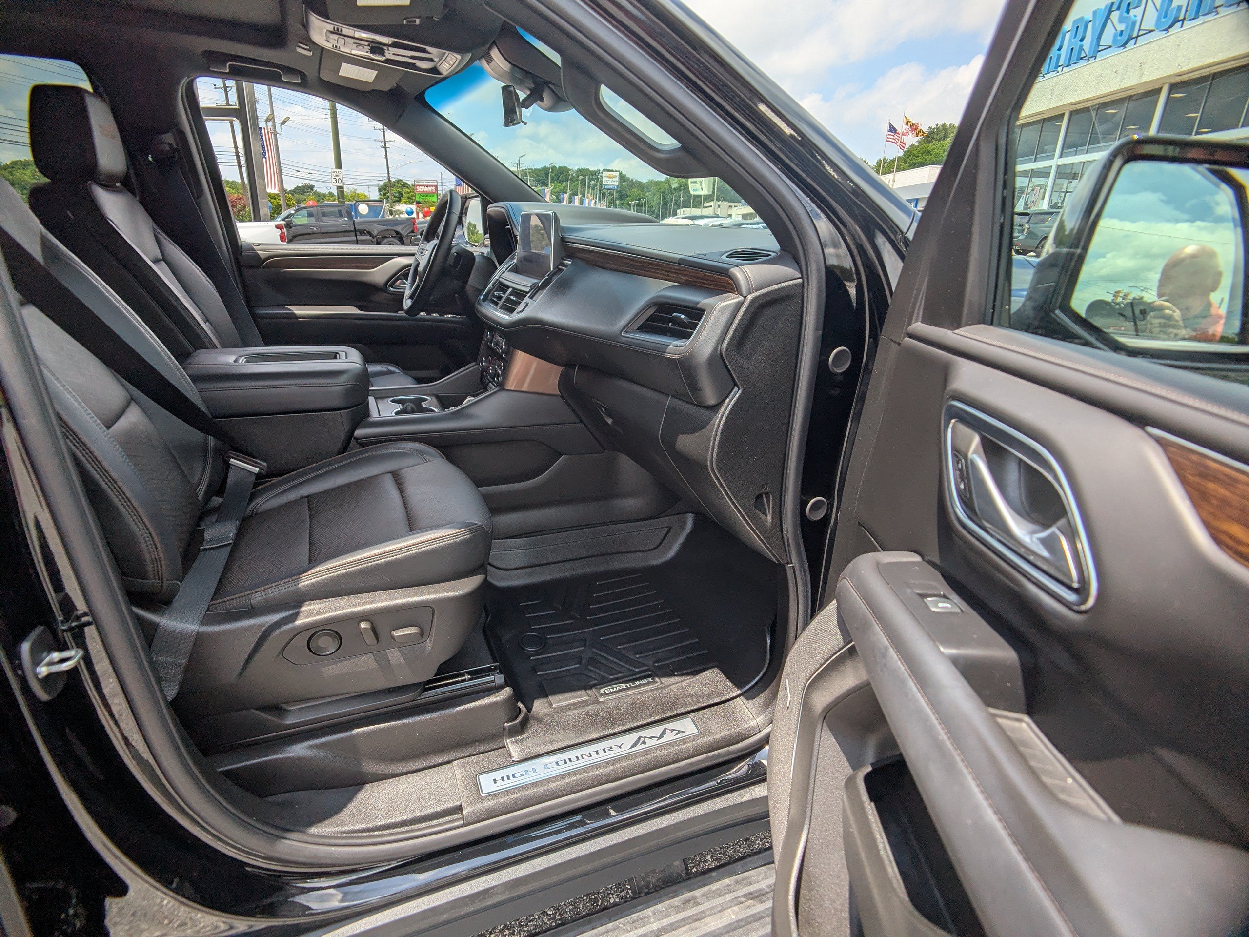 Used 2024 Chevrolet Tahoe High Country AWD/4WD image 11