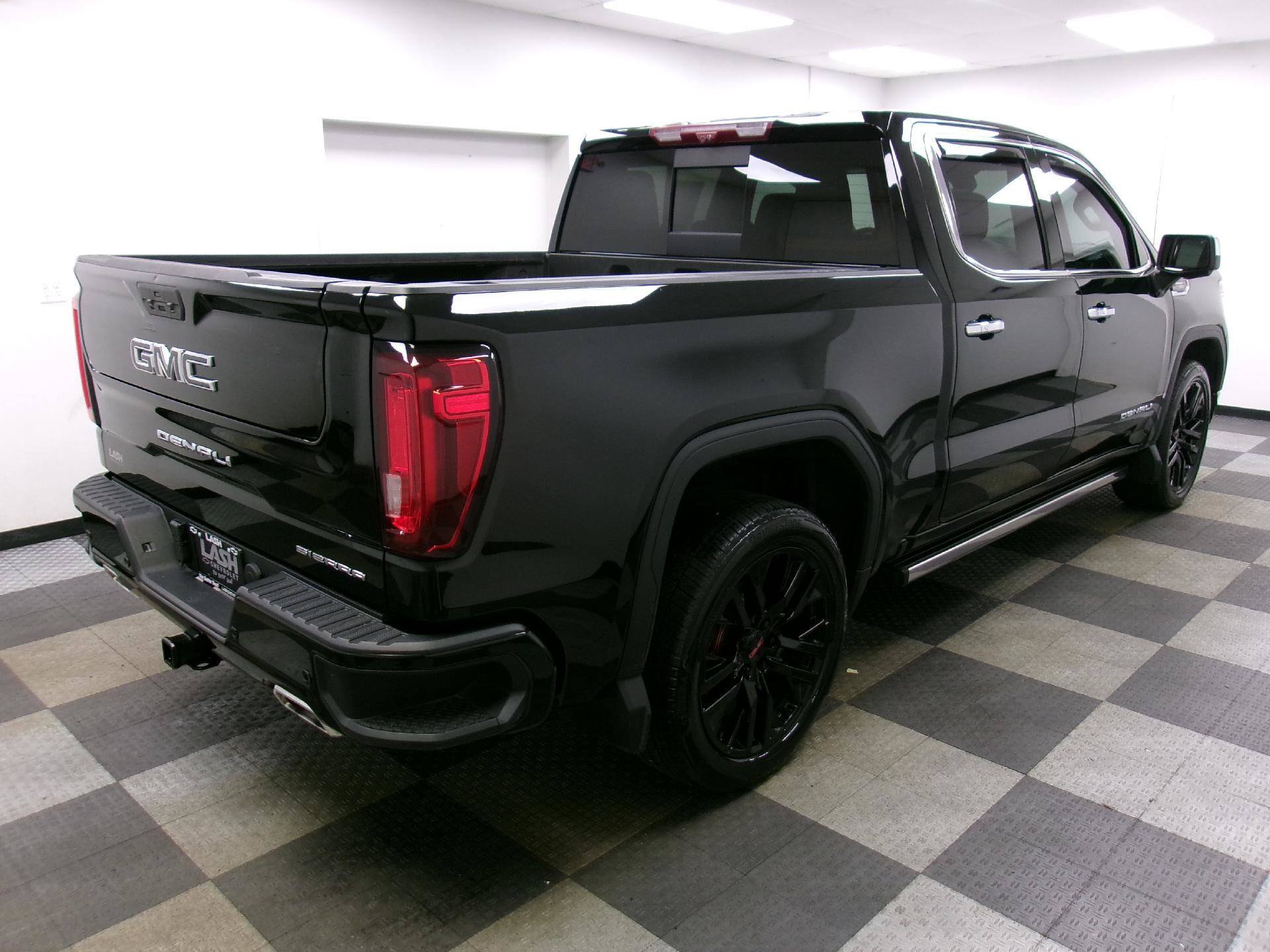 Used 2021 GMC Sierra 1500 Denali w/ Denali Carbonpro Edition AWD/4WD image 13