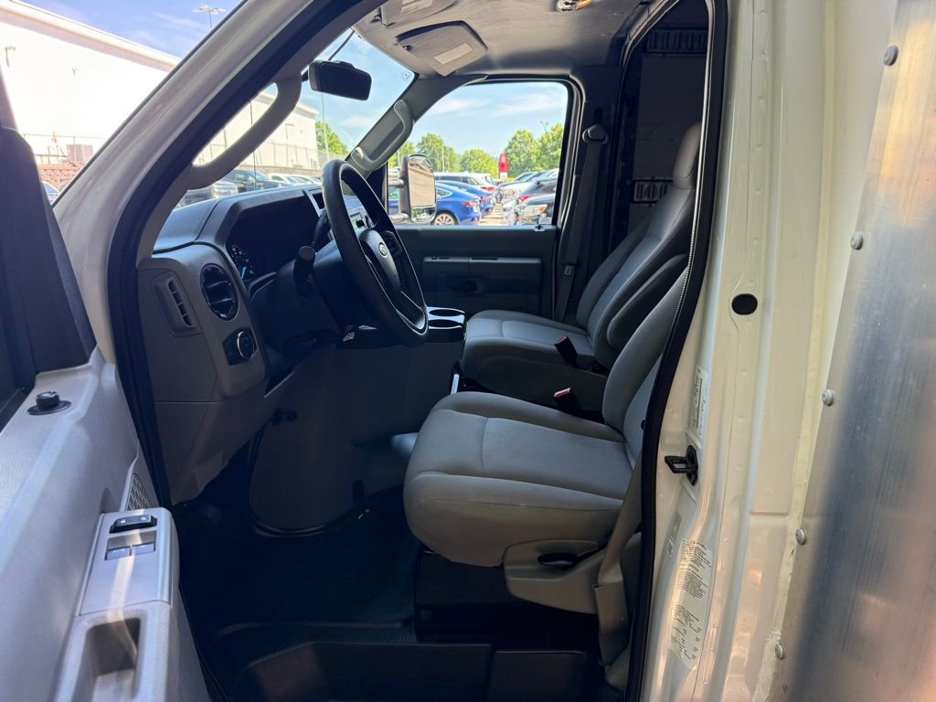 Used 2023 Ford E-450 and Econoline 450 Super Duty w/ Power Windows & Locks Group RWD image 11