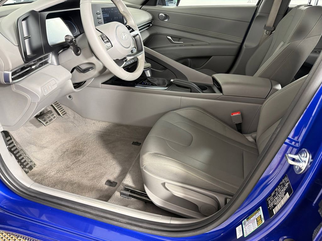 Used 2025 Hyundai Elantra Sport image 9