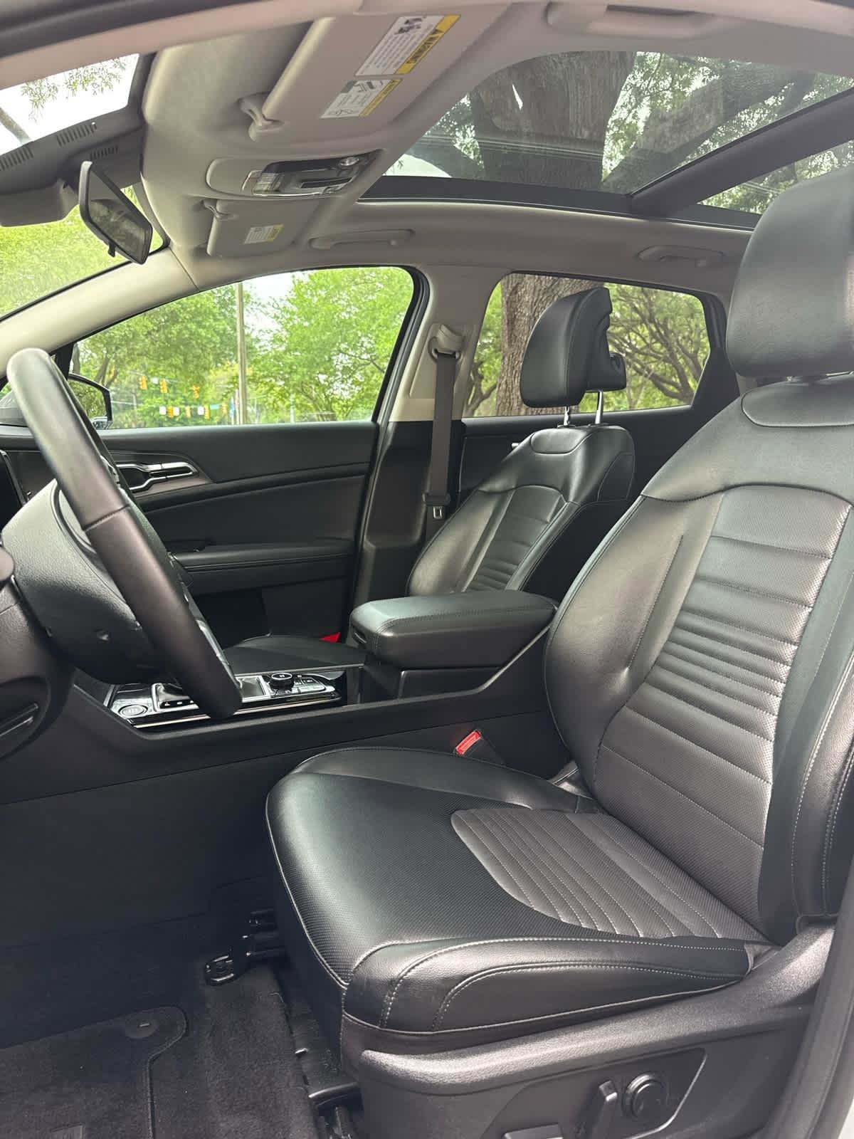 Used 2025 Kia Sportage SX image 10