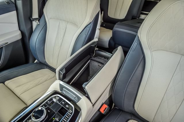 Used 2020 BMW X7 xDrive40i w/ M Sport Package AWD/4WD image 33
