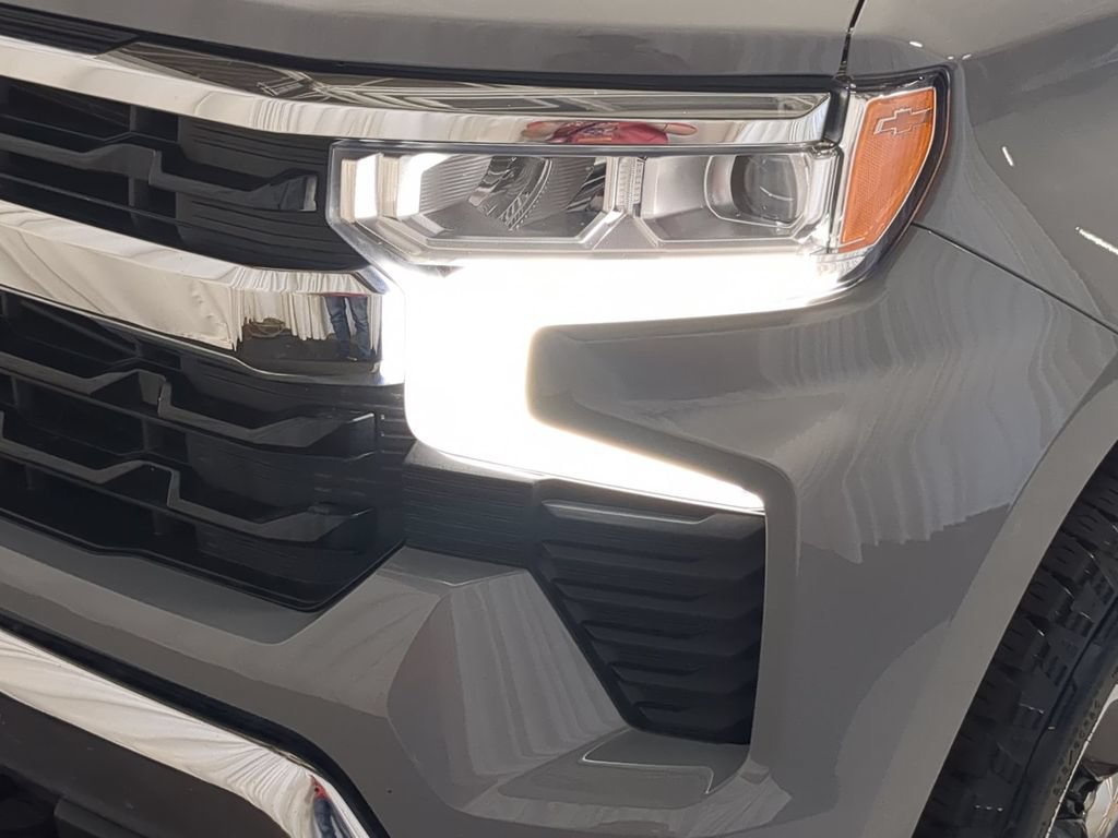 Used 2024 Chevrolet Silverado 1500 LT AWD/4WD image 11