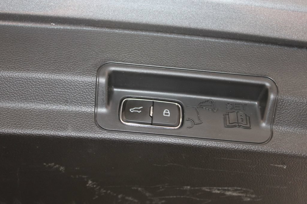 Used 2023 Ford Explorer XLT w/ Equipment Group 202A AWD/4WD image 29