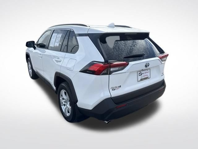 Used 2021 Toyota RAV4 XLE w/ Convenience Package AWD/4WD image 3