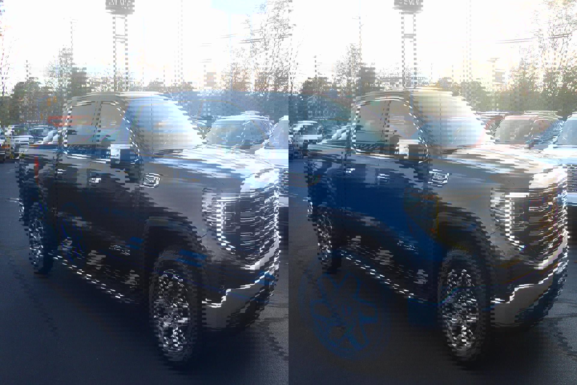 Used 2022 GMC Sierra 1500 SLT w/ SLT Convenience Package image 3