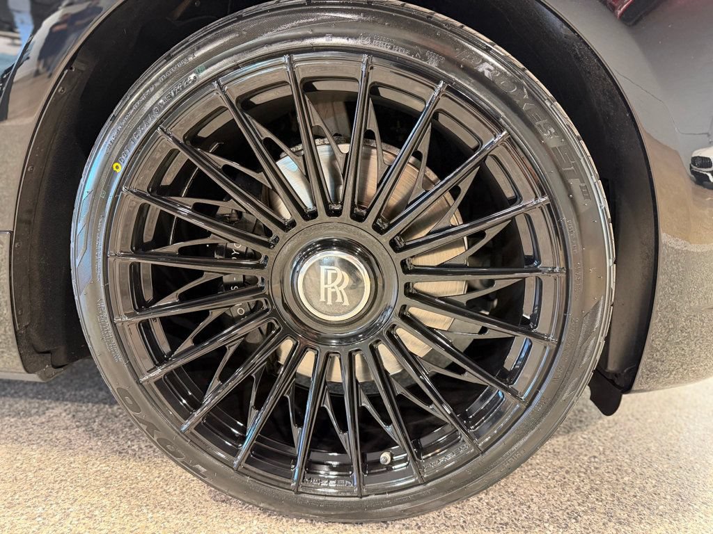 Used 2019 Rolls-Royce Dawn RWD image 40