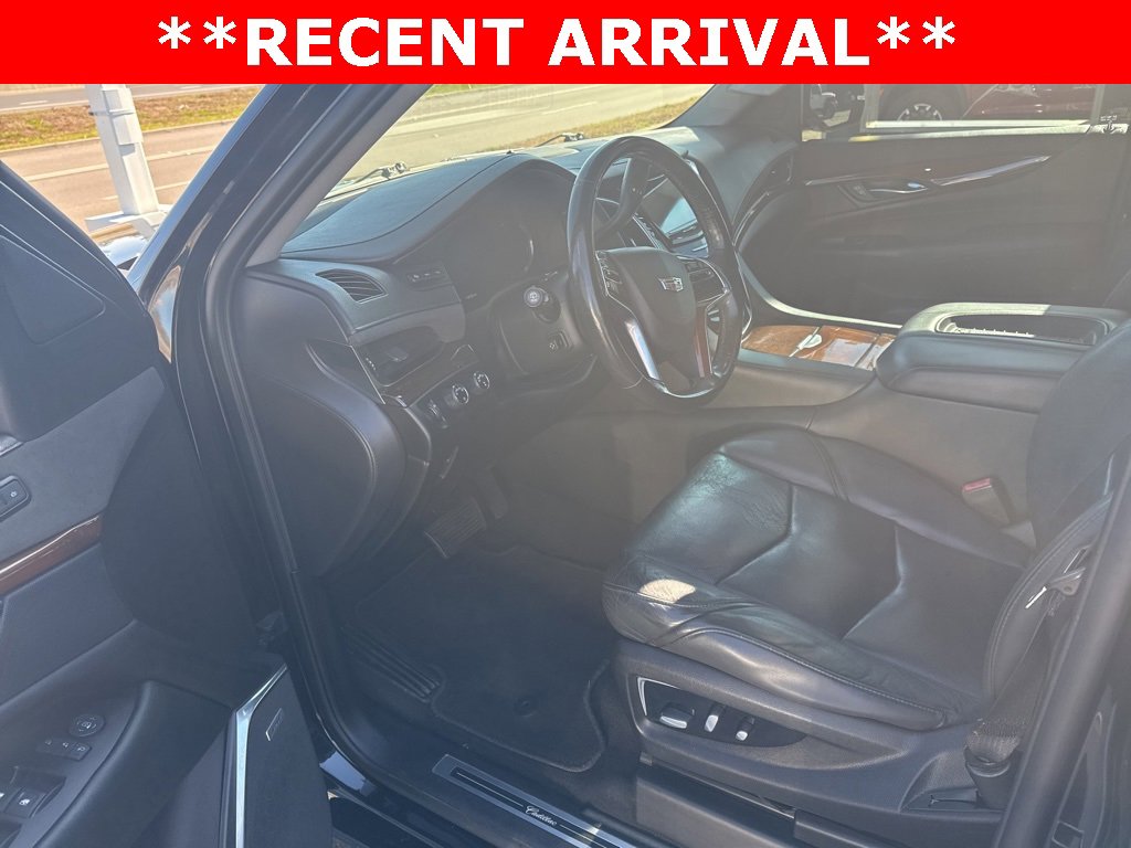 Used 2019 Cadillac Escalade Premium Luxury w/ Escalade Sport Edition image 6