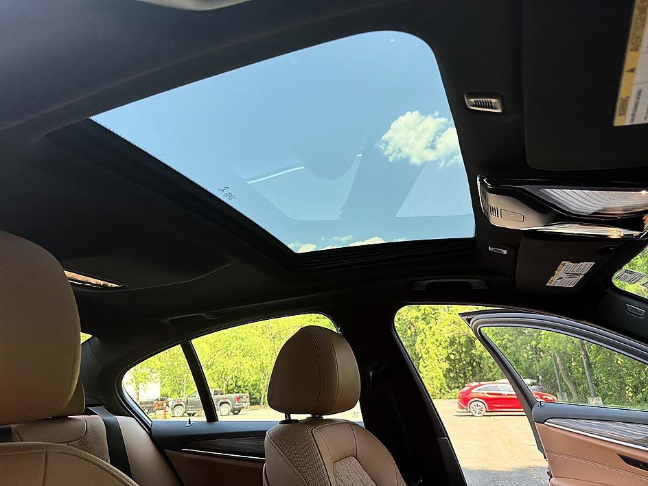 Used 2021 BMW 540i w/ Convenience Package RWD image 20