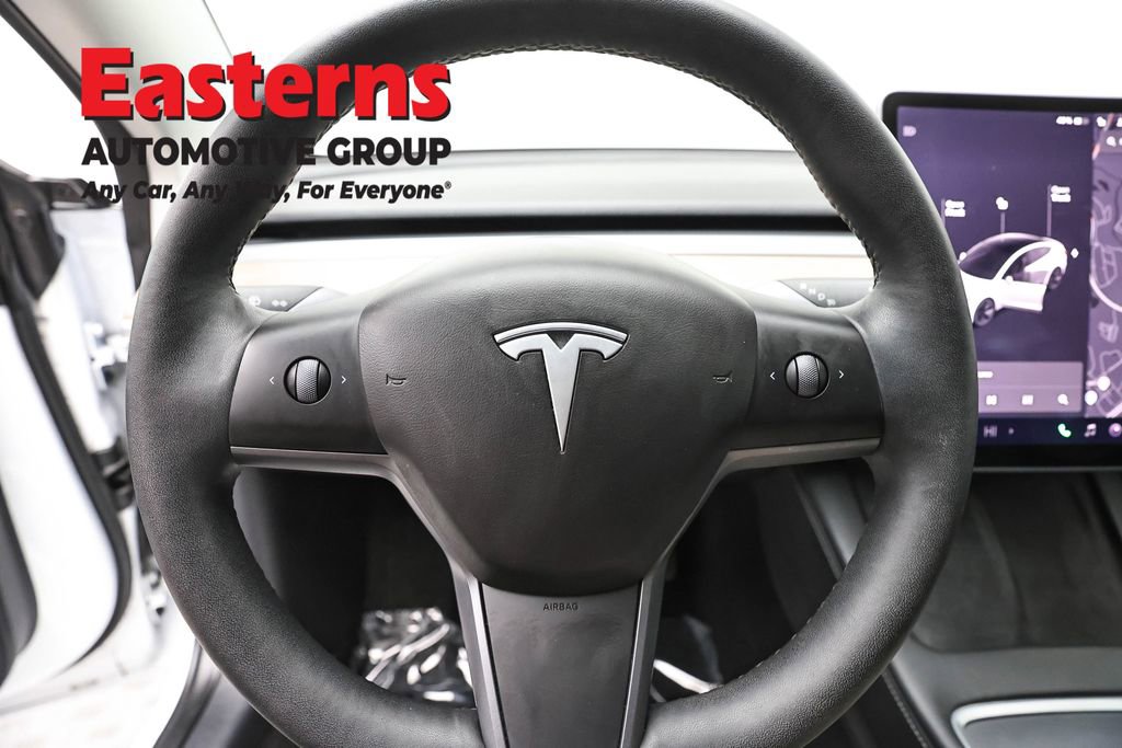 Used 2022 Tesla Model 3 Standard Range image 10