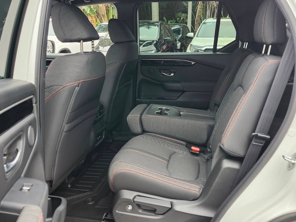 New 2026 Honda Pilot Sport image 9