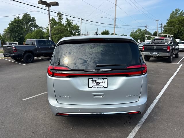 Used 2024 Chrysler Pacifica Limited FWD image 32