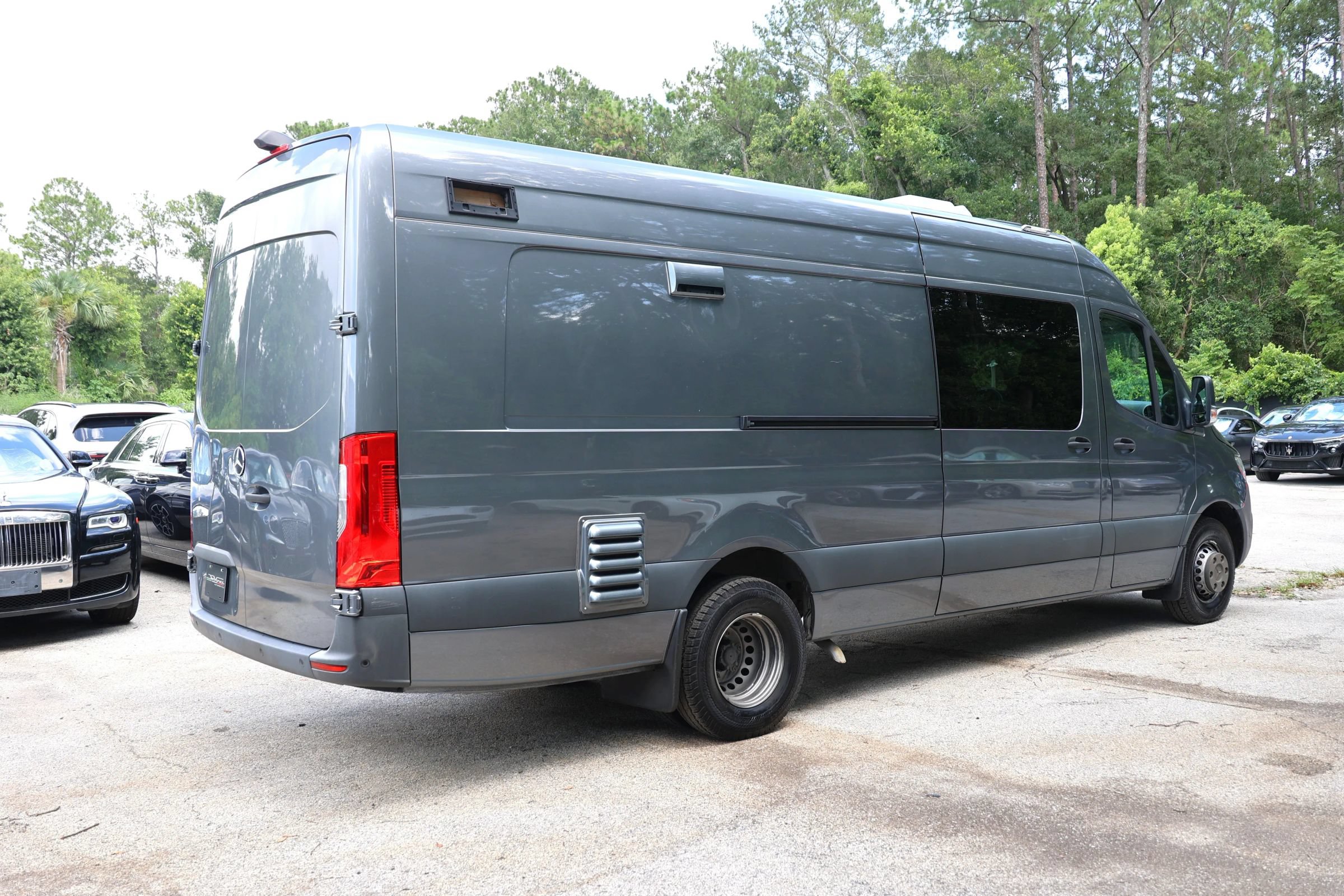 Used 2022 Mercedes-Benz Sprinter 4500 w/ Parking Package image 4