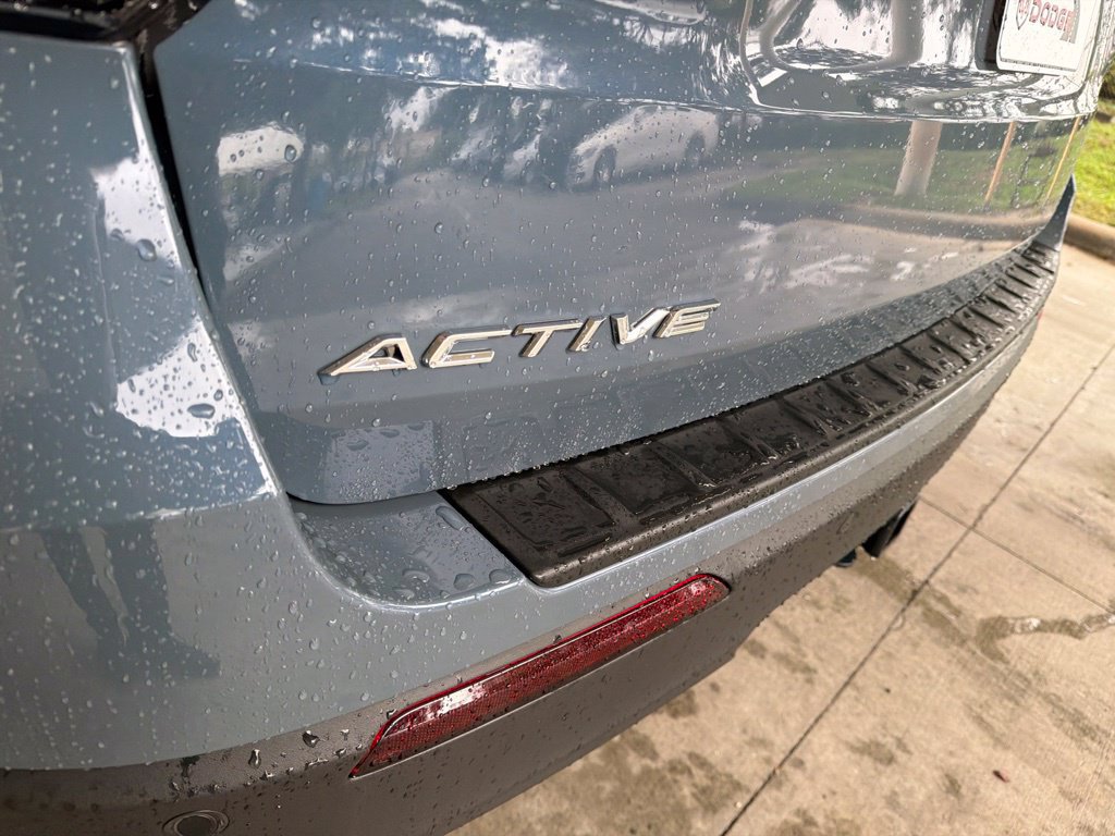 Used 2025 Ford Explorer Active RWD image 19