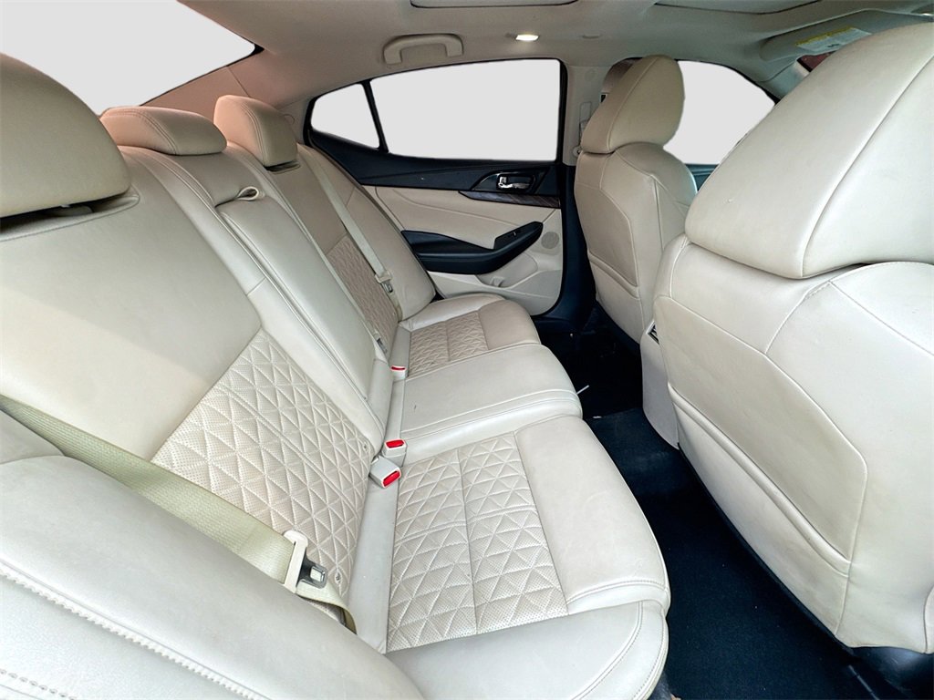 Used 2017 Nissan Maxima Platinum image 27