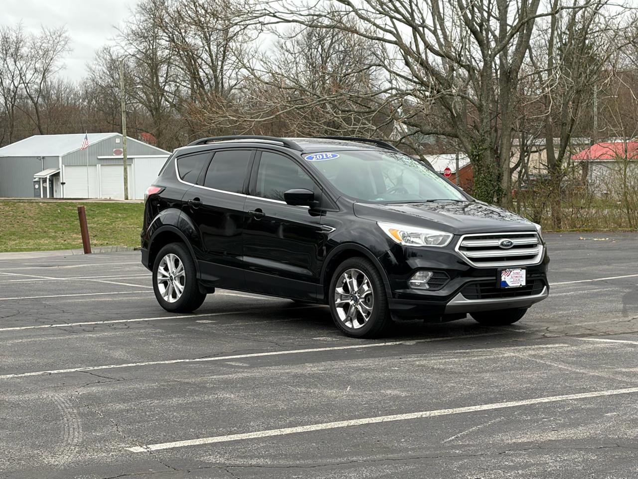 Used 2018 Ford Escape SE w/ SE Sync 3 Package AWD/4WD image 1