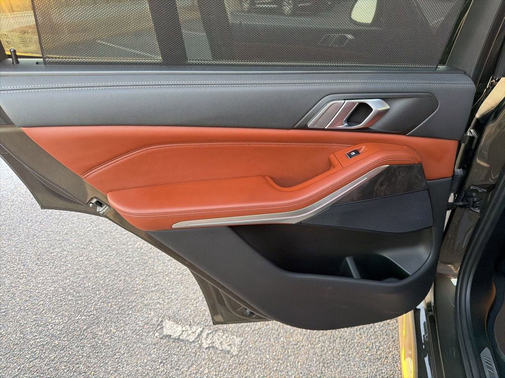 Used 2022 BMW X5 xDrive40i w/ M Sport Package image 18