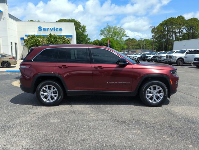 Used 2022 Jeep Grand Cherokee Limited w/ Luxury Tech Group II AWD/4WD image 3