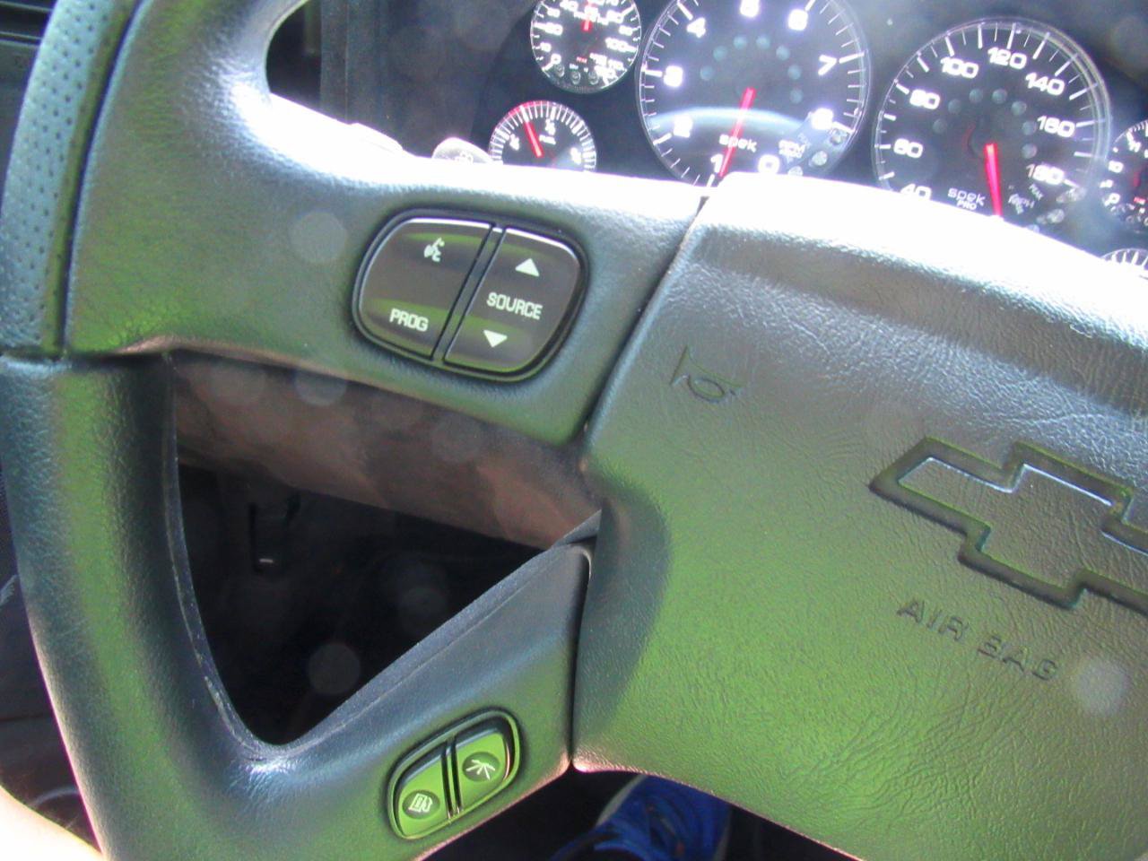 Used 2004 Chevrolet Silverado 1500 SS AWD/4WD image 32