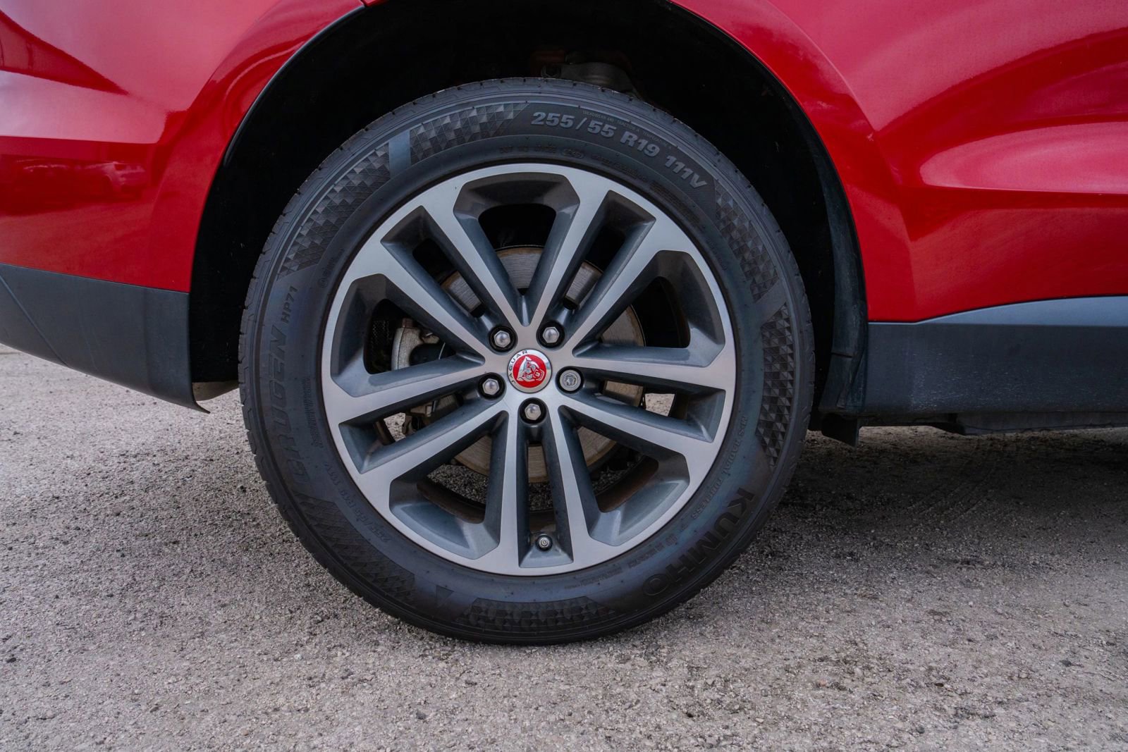 Used 2018 Jaguar F-PACE Premium image 22