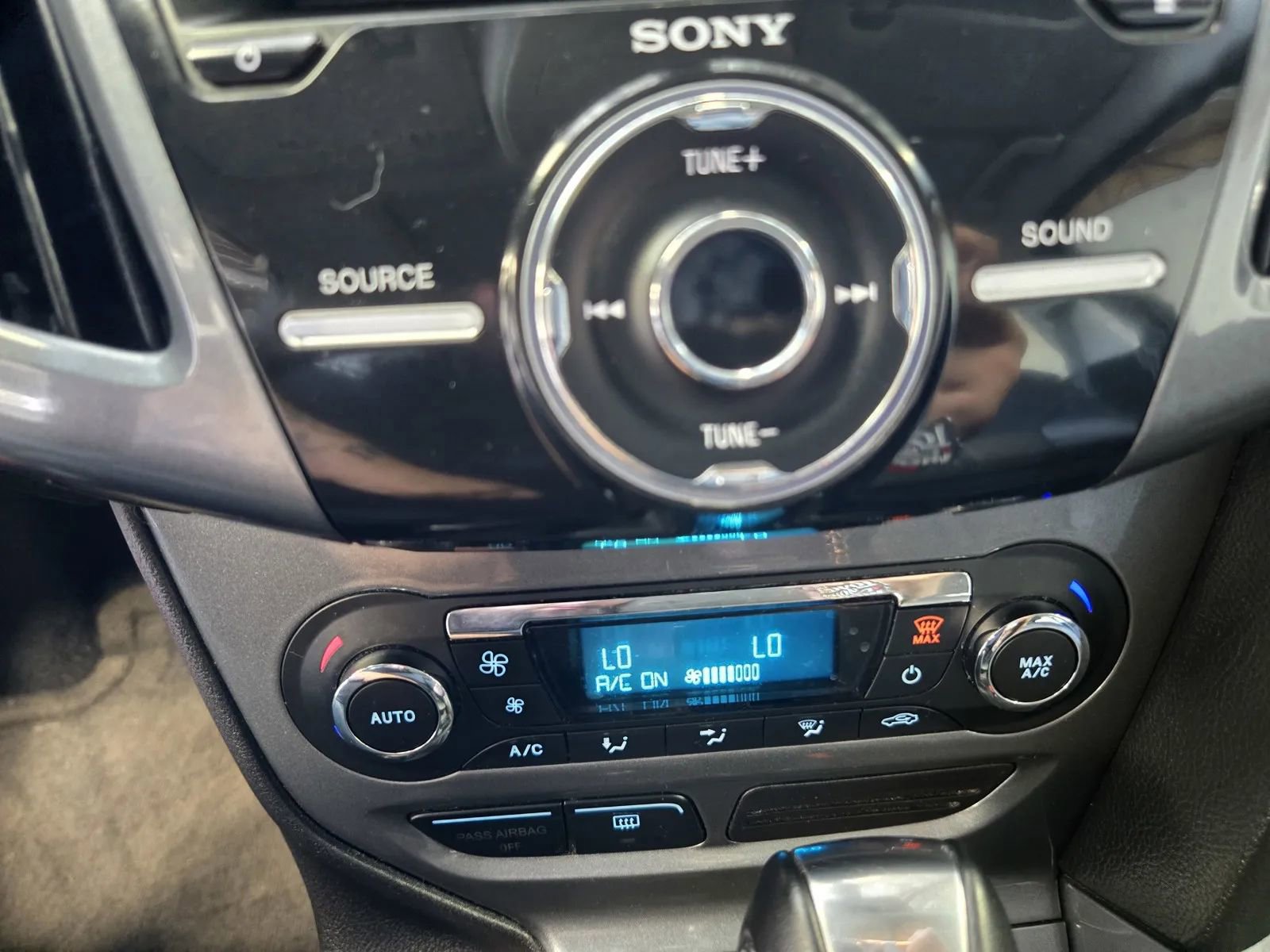 Used 2012 Ford Focus Titanium FWD image 20
