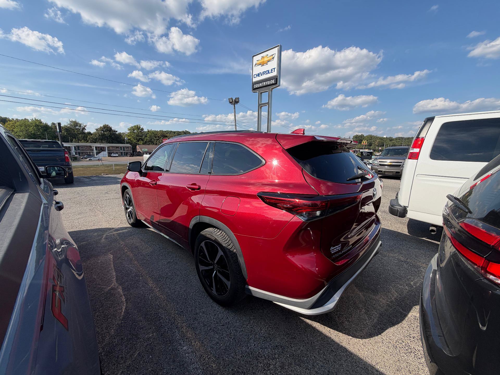 Used 2021 Toyota Highlander XSE FWD image 8