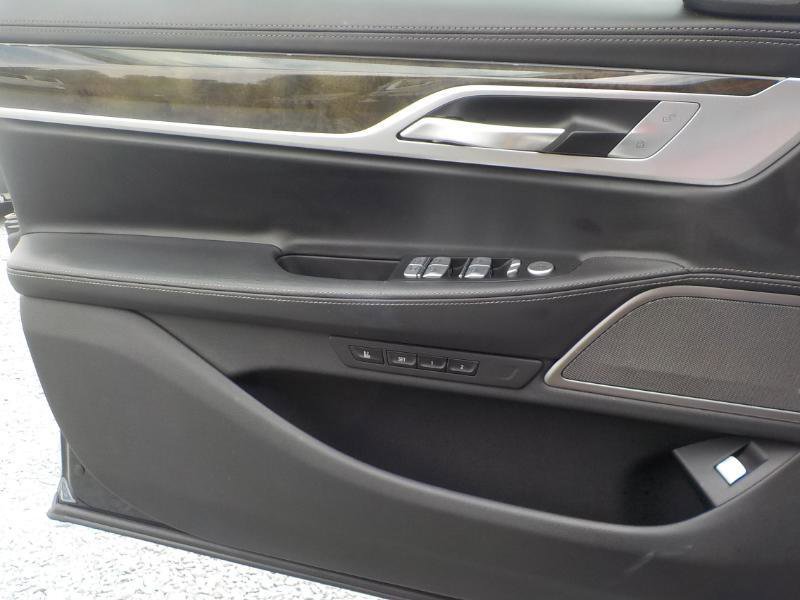 Used 2019 BMW 740i xDrive w/ Executive Package image 9