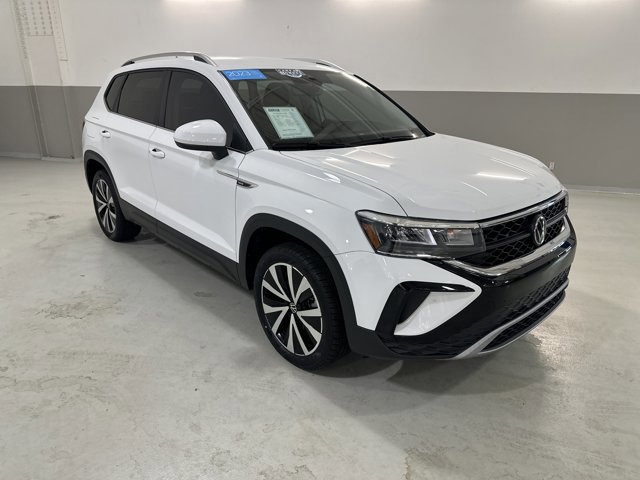 Certified 2023 Volkswagen Taos SE image 4