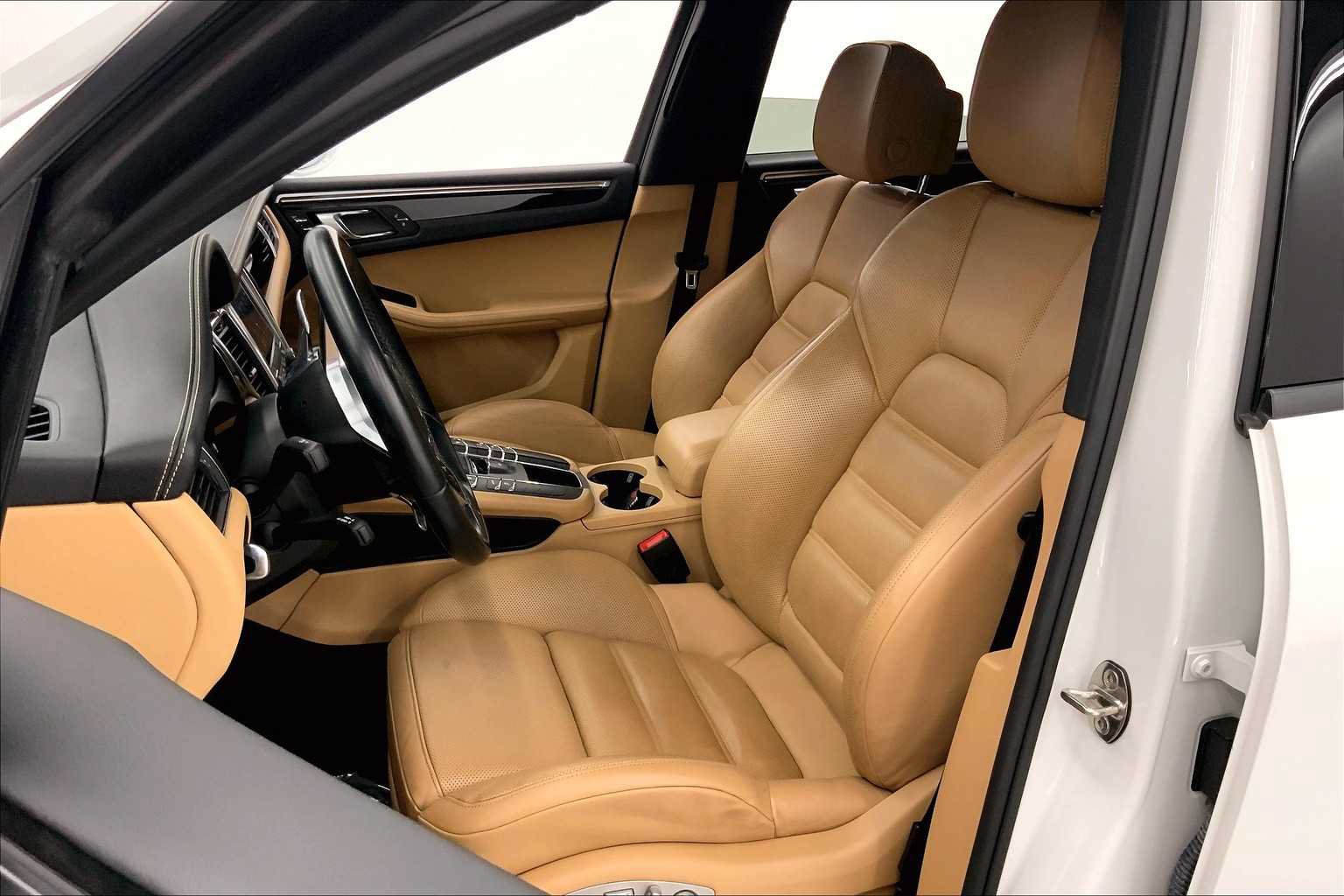 Used 2017 Porsche Macan AWD/4WD image 21