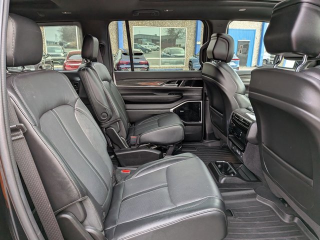 Used 2022 Jeep Wagoneer Series III w/ Premium Group I image 29