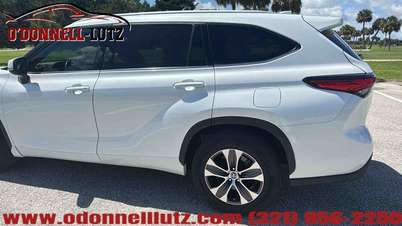 Used 2022 Toyota Highlander XLE FWD image 5