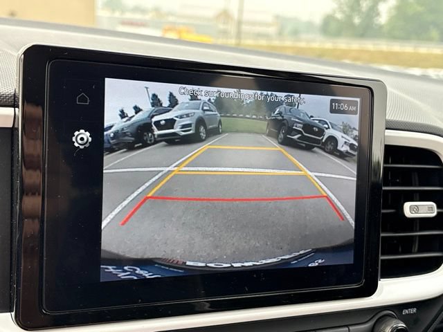 Used 2025 Hyundai Venue Limited FWD image 15