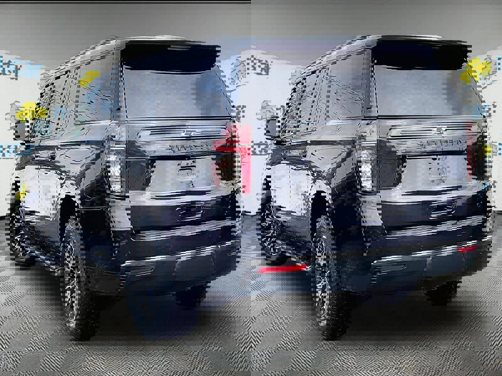 Used 2022 Chevrolet Suburban Z71 w/ Luxury Package image 4