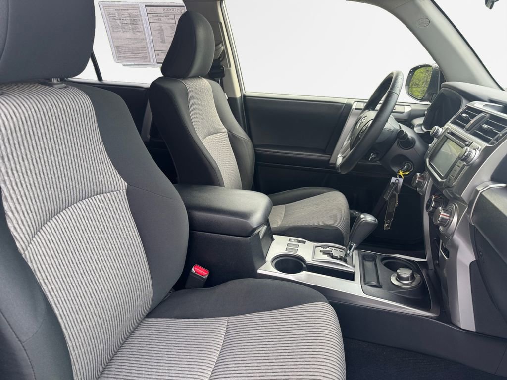 Used 2018 Toyota 4Runner SR5 AWD/4WD image 26