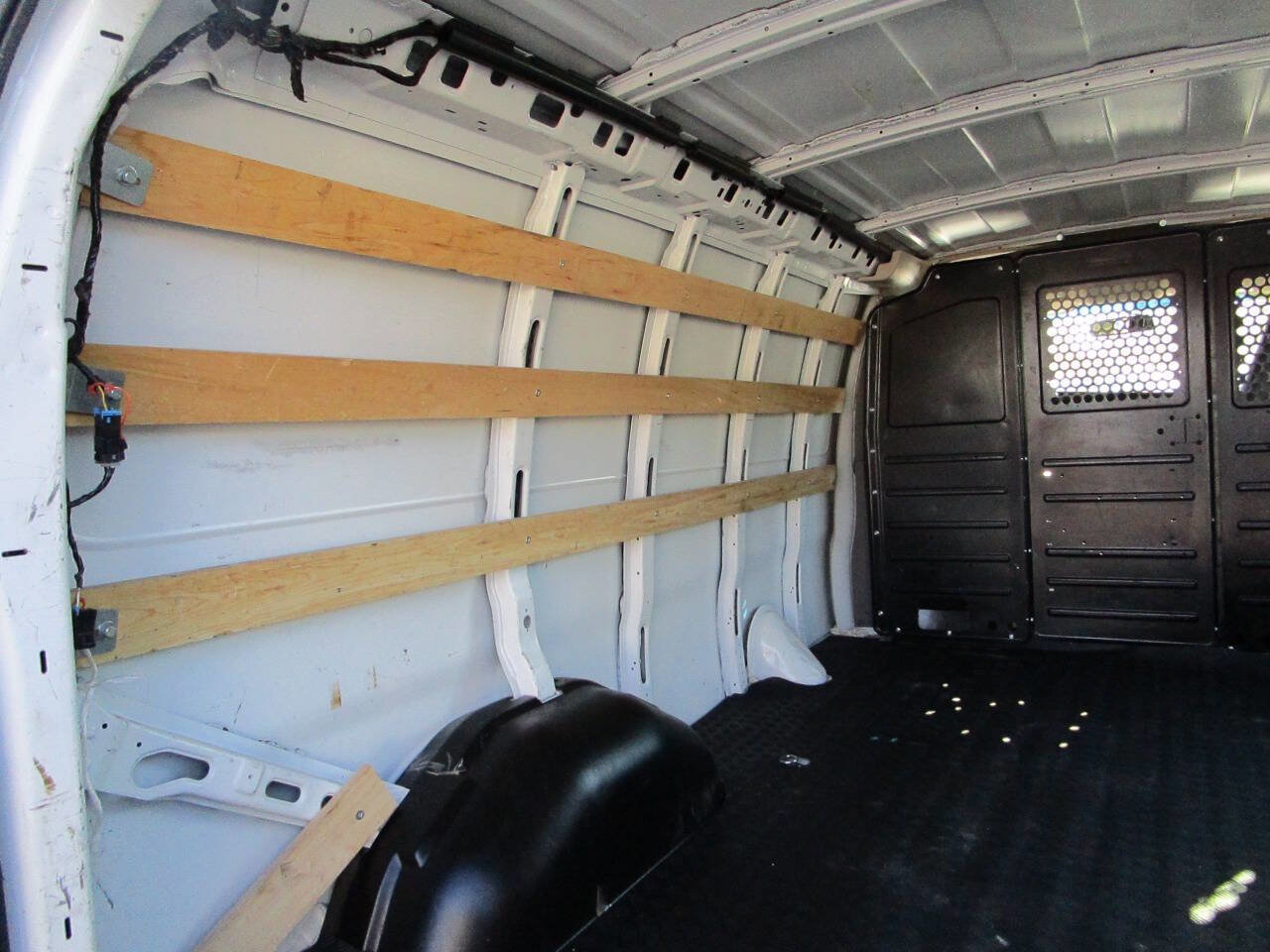 Used 2020 GMC Savana 2500 w/ Driver Convenience Package image 17