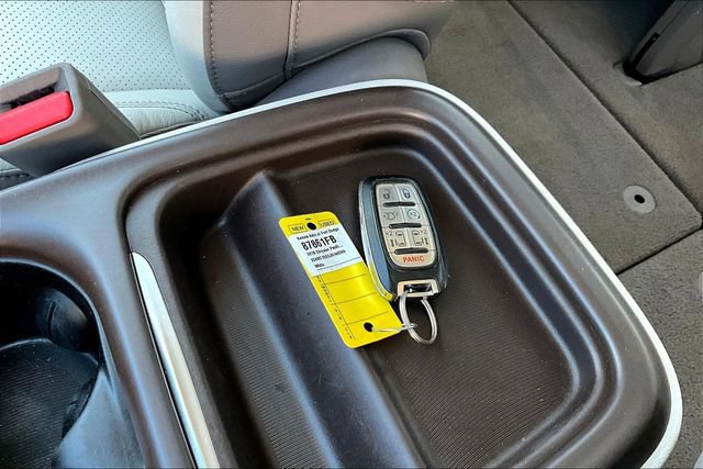 Used 2018 Chrysler Pacifica Touring-L FWD image 32