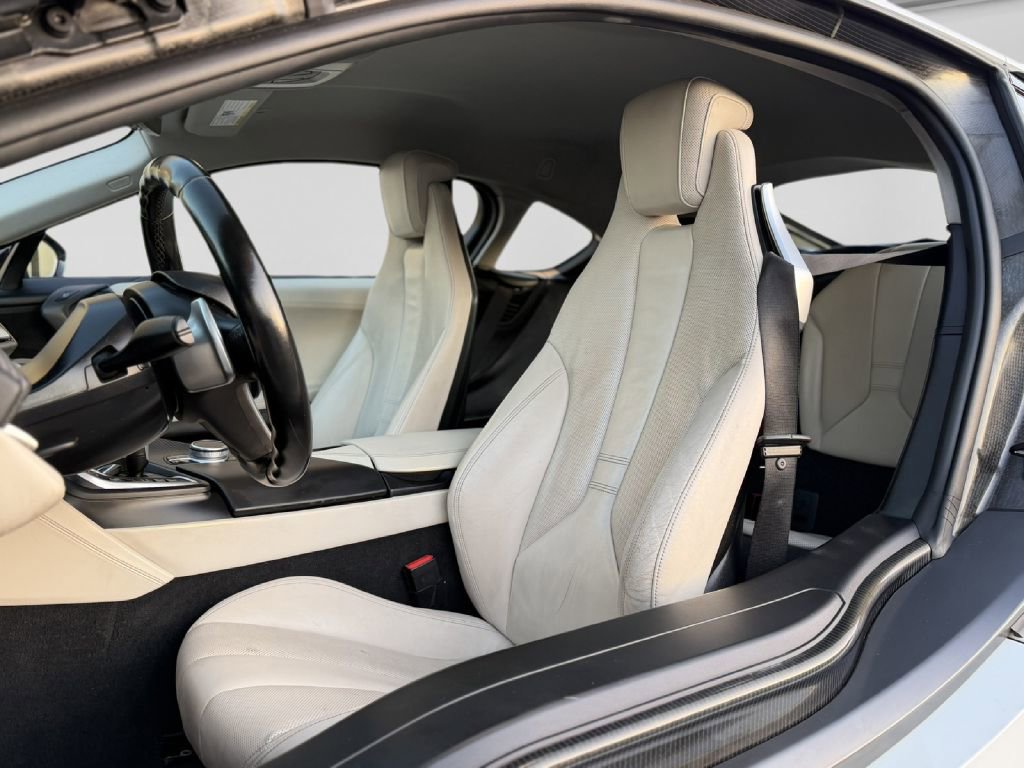 Used 2019 BMW i8 image 13
