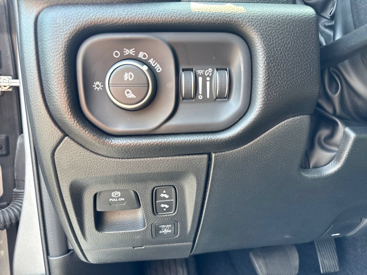 Used 2025 RAM 1500 Big Horn AWD/4WD image 16