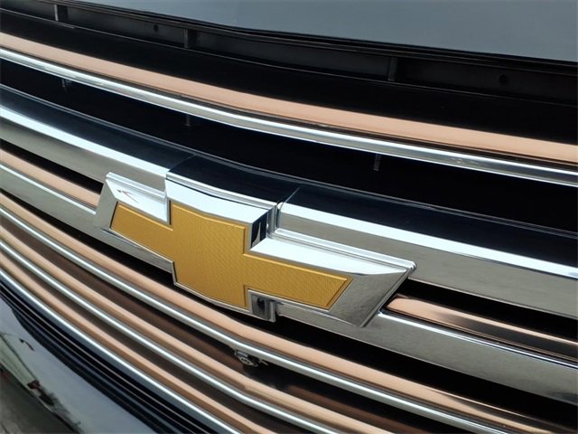 Used 2024 Chevrolet Suburban High Country w/ Advanced Technology Package image 25