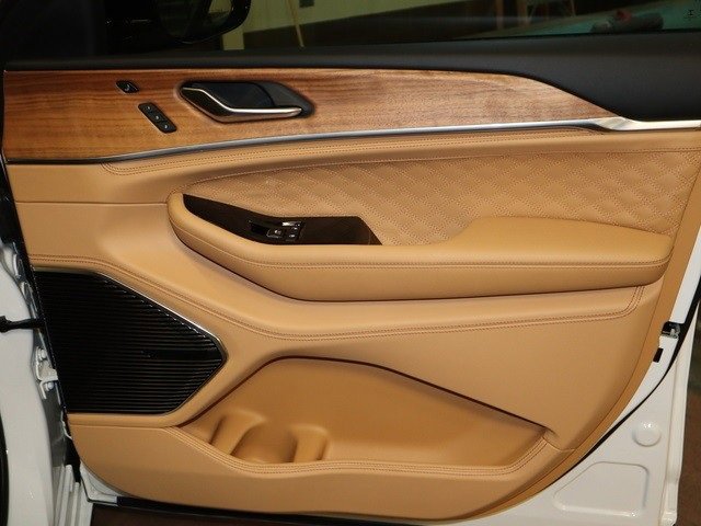 New 2022 Jeep Grand Cherokee Summit image 19