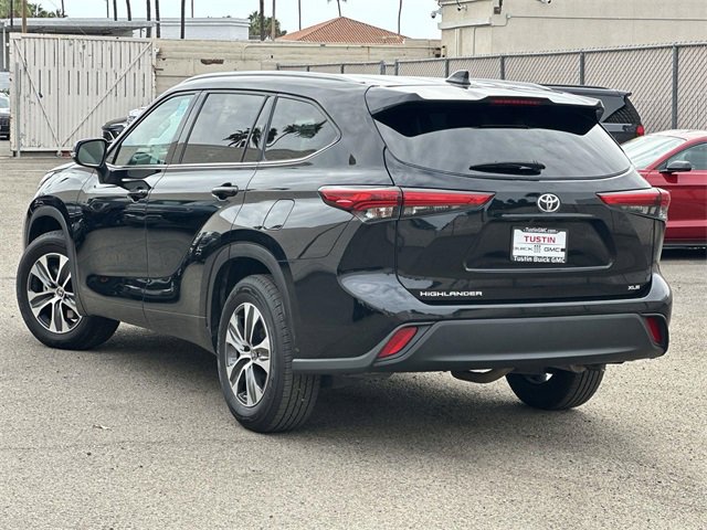 Used 2022 Toyota Highlander XLE image 6