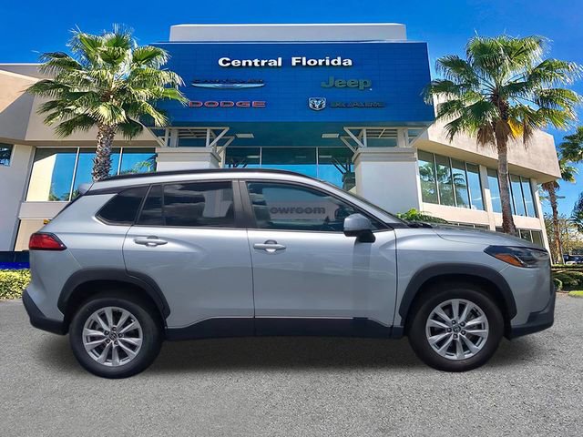 Used 2023 Toyota Corolla Cross LE FWD image 4