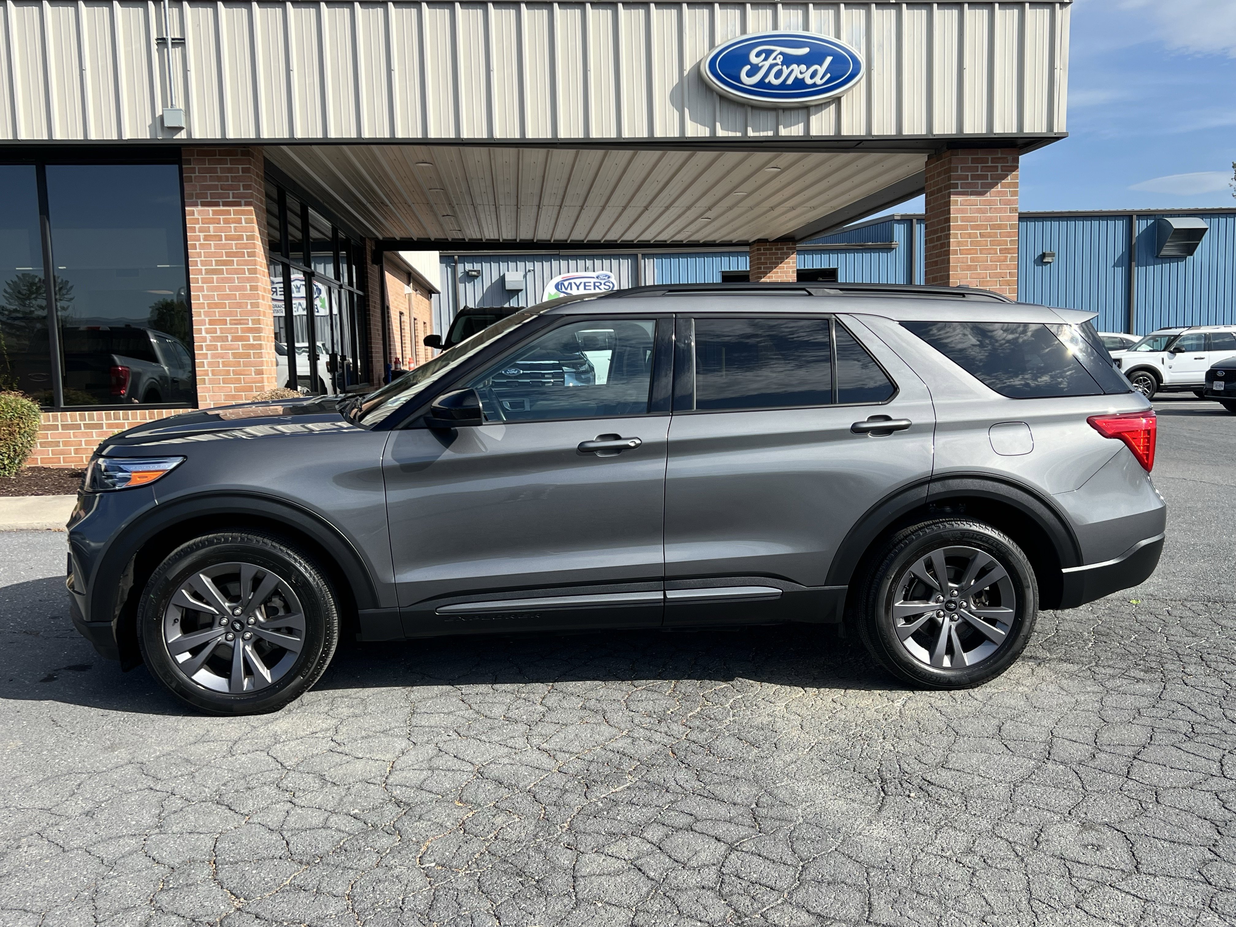Used 2023 Ford Explorer XLT w/ Equipment Group 202A AWD/4WD video 1