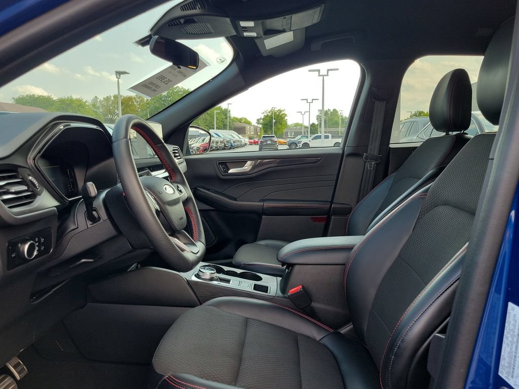 Certified 2023 Ford Escape ST-Line w/ Tech Pack #1 AWD/4WD image 17