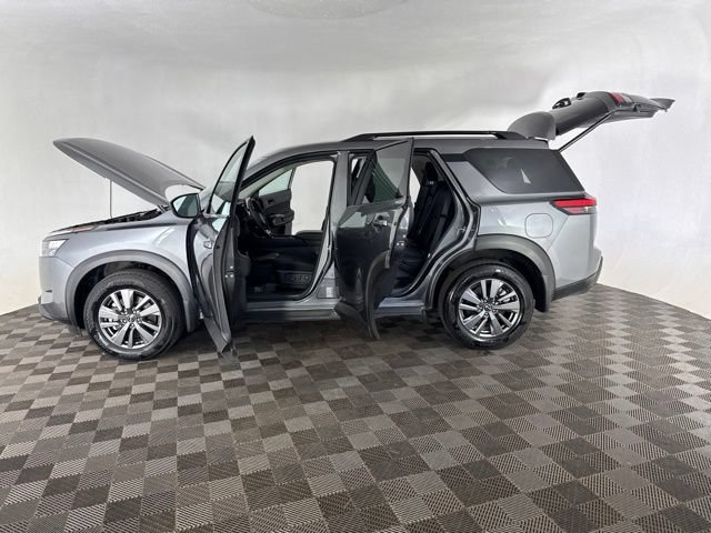 Certified 2025 Nissan Pathfinder SV w/ Cargo Package AWD/4WD image 9