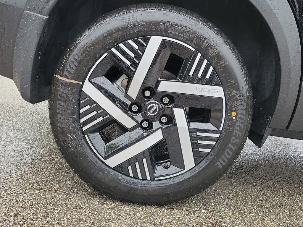 New 2026 Nissan Kicks SV w/ Charging Package FWD image 9