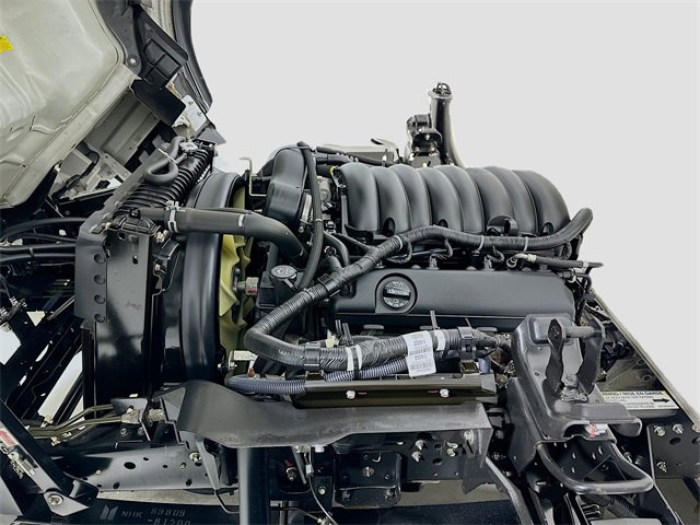 Used 2024 Isuzu NPR image 19