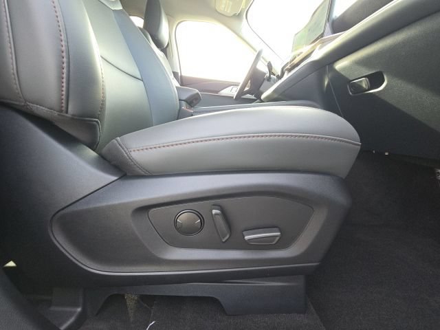Used 2025 Ford Explorer Active w/ Active Comfort Package RWD image 21