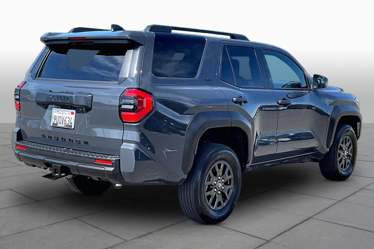 Used 2025 Toyota 4Runner SR5 AWD/4WD image 12