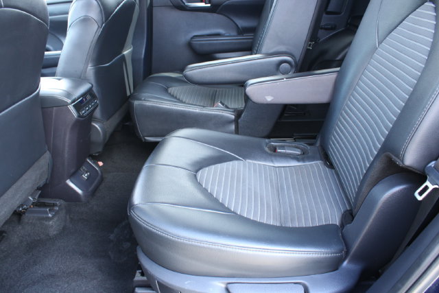 Used 2024 Toyota Highlander XSE FWD image 34